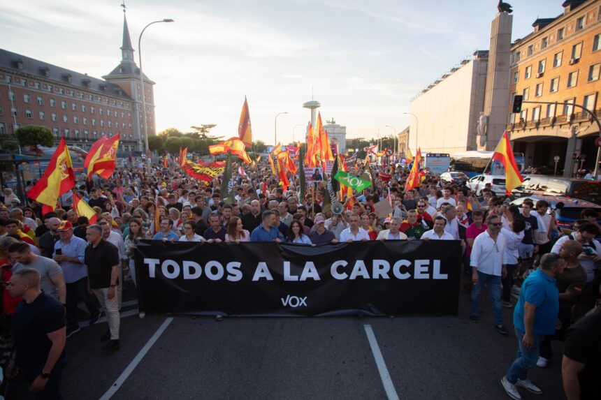 Tensión política en España: Marcha multitudinaria de Vox en Madrid  exigiendo la dimisión de Sánchez y elecciones - 21NOTICIAS